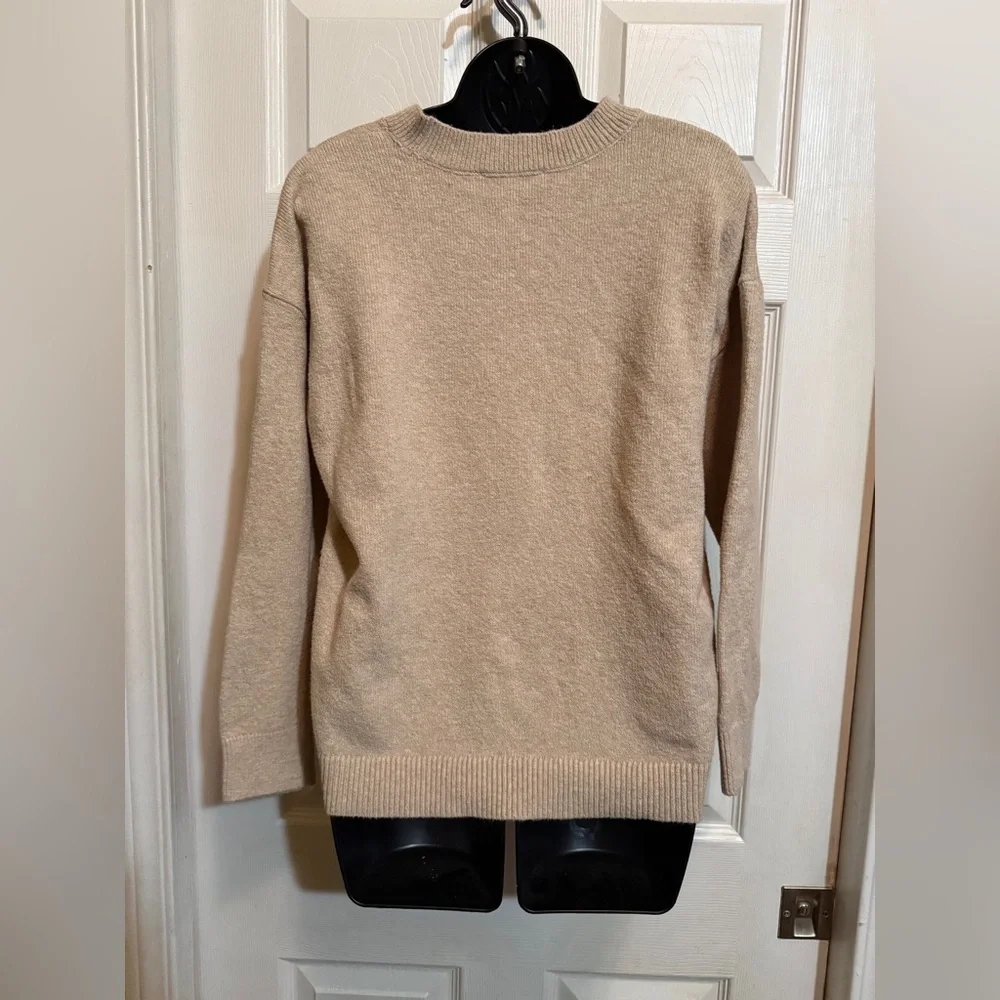 LOFT Women's Sweater - Picture 2 of 4